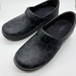 CROCS‎ Navy Cheetah Print Clogs, Women's size 7
